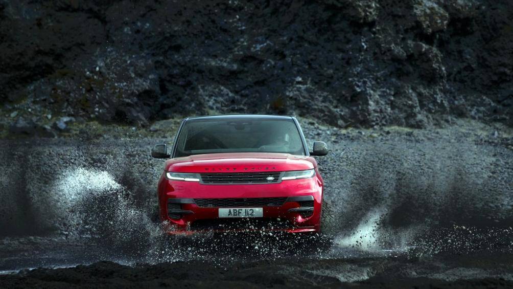 Land Rover Range Rover Sport: Khoảng gầm sáng của xe lên tới 278 mm cho phép xe có thể lội nước sâu đến 900 mm
