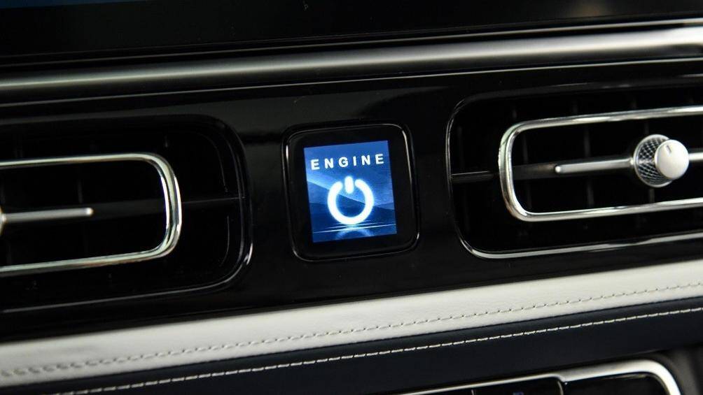 Những trang bị khác của mẫu SUV Trung Quốc này bao gồm gương chiếu hậu kỹ thuật số, cửa sổ trời toàn cảnh Panorama, hệ thống đèn viền nội thất 256 màu...