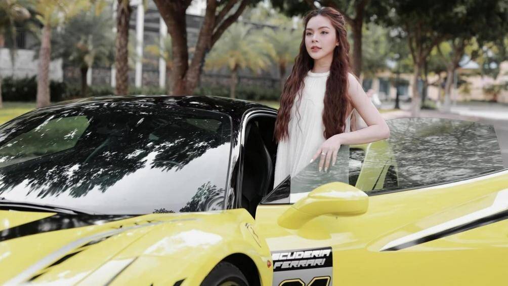 Tú Quyên là một hot girl mới nổi đến từ Bến Tre. Trong garage xe của người đẹp này có không ít chiến mã đình đám trên thế giới