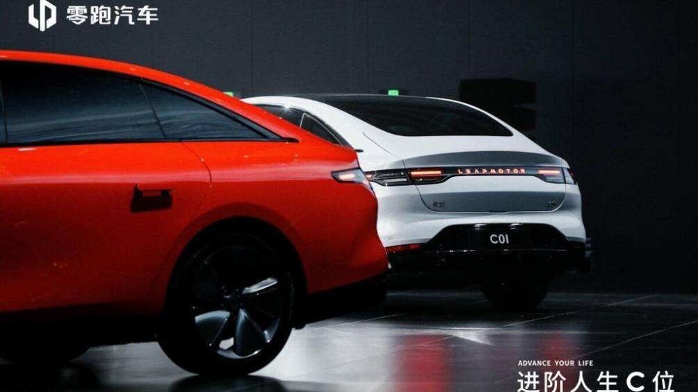 Xe có 5 phiên bản gồm 500 Standard Battery Life, 606 Long Battery Life, 717 Ultra Long Battery Life, 630 Pro Performance và 630 Pro+ High Performance