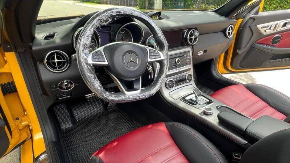 Sức mạnh của Mercedes-AMG SLC 43 đến từ động cơ V6 3.0L cho ra công suất 362 mã lực và mô-men xoắn cực đại 520 Nm
