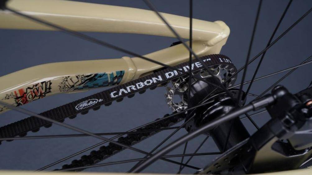 Trong khi bản RUSH / CTY Speed có pin 706 Wh