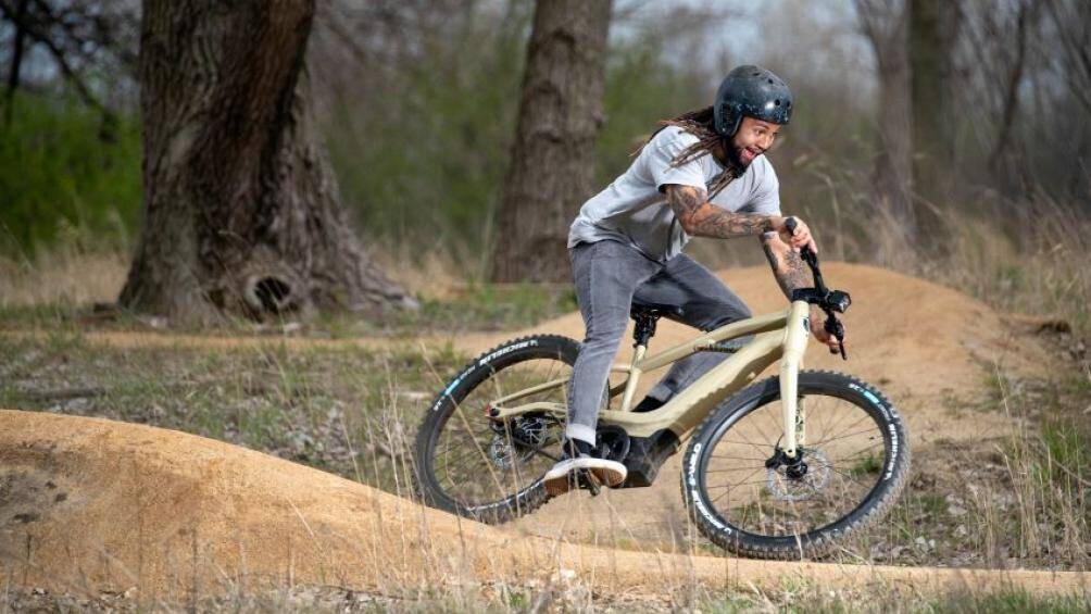 Việc định hướng đường đi sẽ dễ dàng thực hiện nhờ sự điều hướng từng chặng thông qua Google Maps