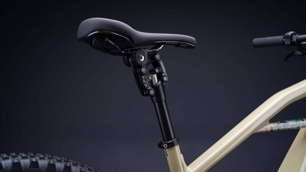 Mẫu xe được trang bị lốp Michelin E-Wild cỡ lớn và đặc biệt là bộ yên xe SR Suntour NCX giảm xóc