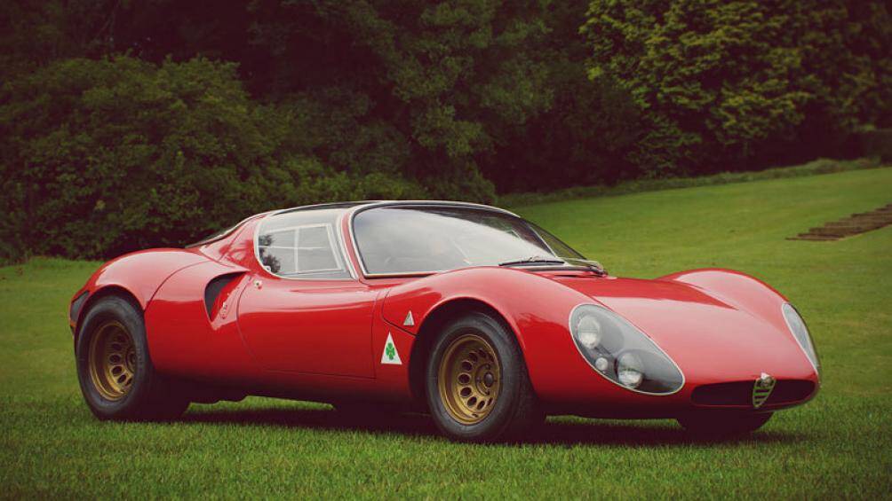 9. Alfa Romeo 33 Stradale (số lượng xe sản xuất: 18 chiếc)