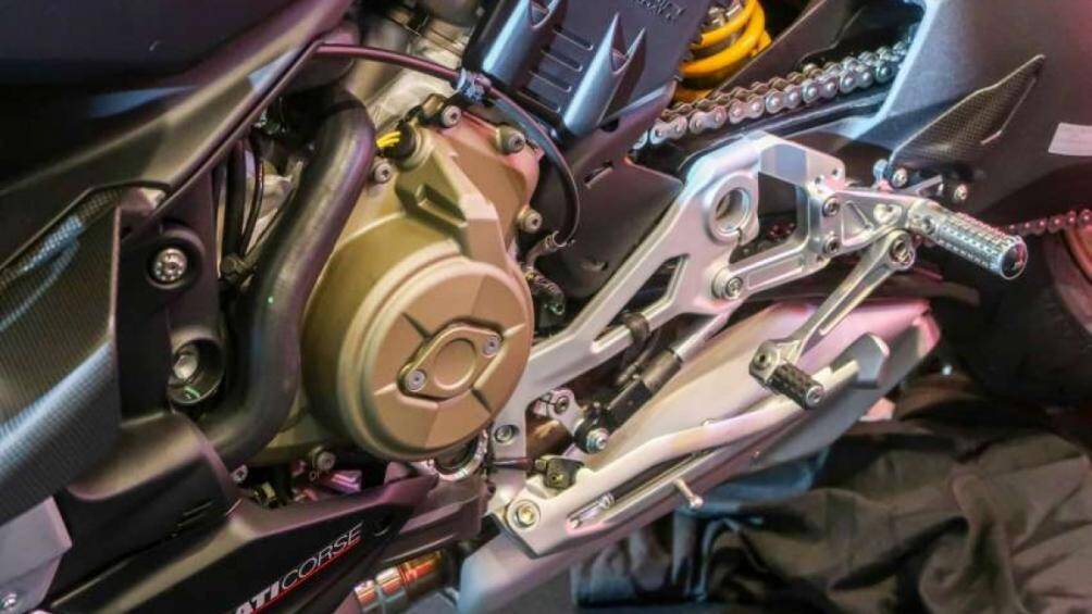 “Trái tim” của mẫu xe này là động cơ Stradale V-4 1.103 cc cho công suất 208 mã lực và mô-men xoắn 123 Nm