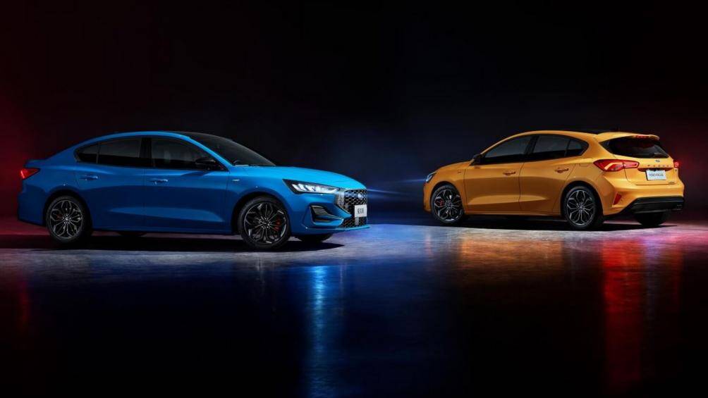 Trong đó, Focus ST-Line được trang bị mâm xe hợp kim màu xám than 18 inch đi kèm kẹp phanh phanh màu đỏ, trong khi S Edition có bộ mâm màu đen bóng