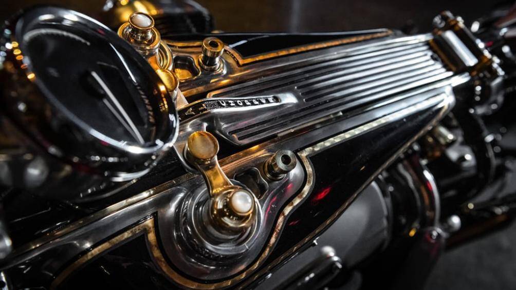 Tuy nhiên Magnifica vẫn có một vài điểm chưa hợp lý, khi Radaelli loại bỏ chắn bùn trước sau, ốp hai bên thân và tạo hình lại bình xăng