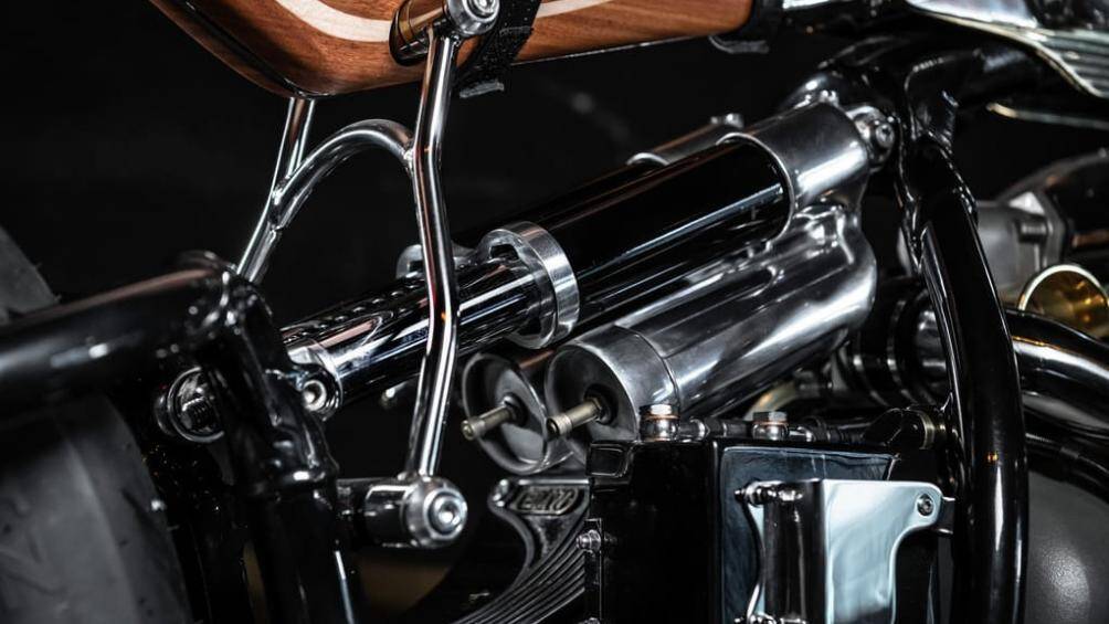 Mặc dù diện mạo bên ngoài của Magnifica để lộ nhiều bộ phận bằng kim loại nhưng thực tế trọng lượng của xe nhẹ hơn 100kg so với nguyên bản