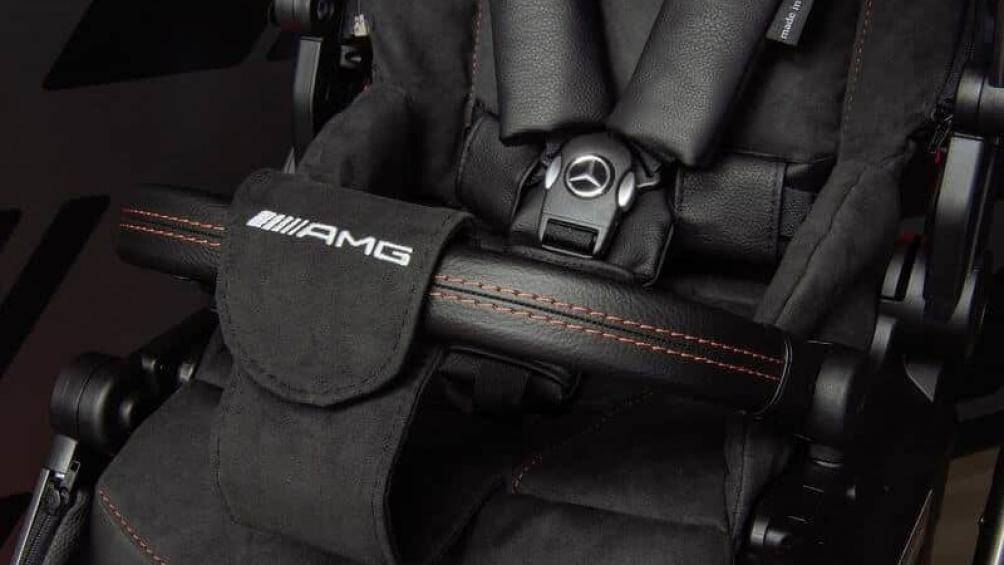 Logo AMG nguyên bản được dùng trên mẫu siêu xe cũng xuất hiện trên chiếc xe nôi này