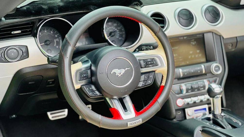 Xe được trang bị động cơ tăng áp EcoBoost, dung tích 2.3L 4 xi-lanh sản sinh công suất 310 mã lực và mô-men xoắn cực đại 434 Nm