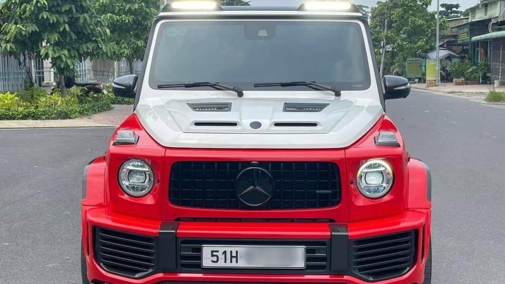 Phần nắp capô là điểm đáng chú ý nhất với 4 khe gió bao gồm 2 hốc gió cỡ lớn đảm bảo yếu tố khí động học cho xe