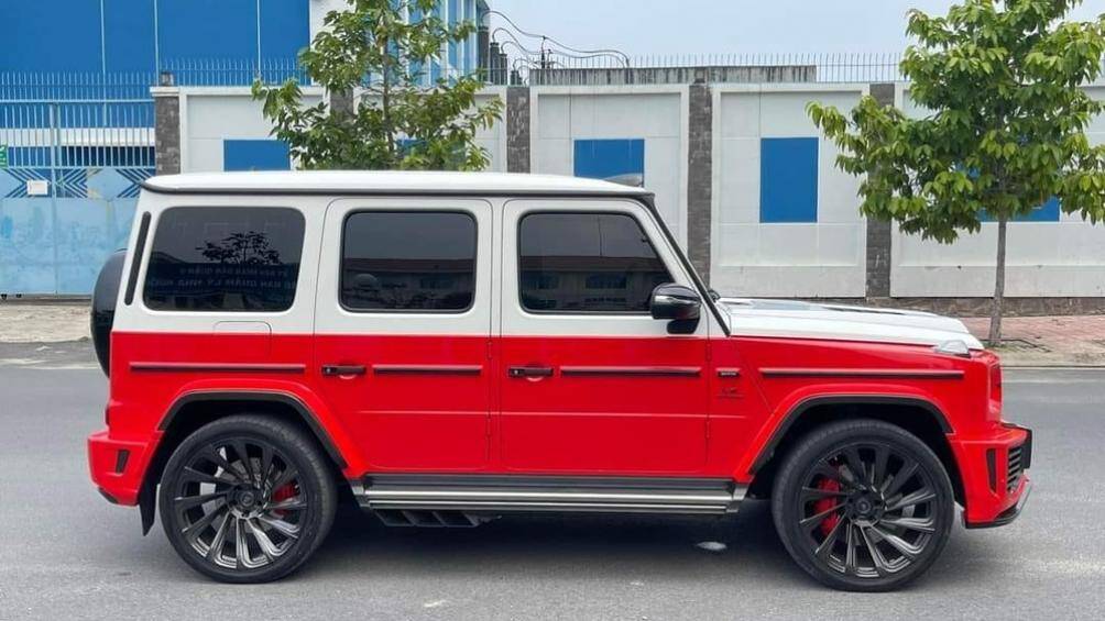 Vì không muốn đụng hàng, đại gia Sài Thành đã chọn bộ body kit của Urrban để làm nổi bật chiếc Mercedes-AMG G63 của mình