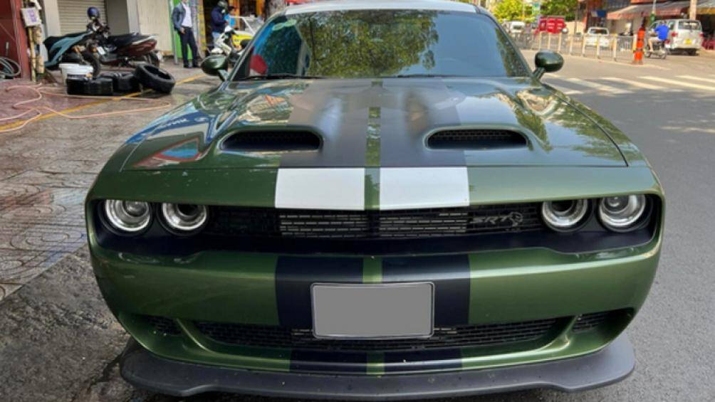 Chiếc Dodge Challenger Hellcat Redeye của ông Đăng Lê Nguyên Vũ có màu màu xanh lá và là chiếc xe độc nhất tại Việt Nam