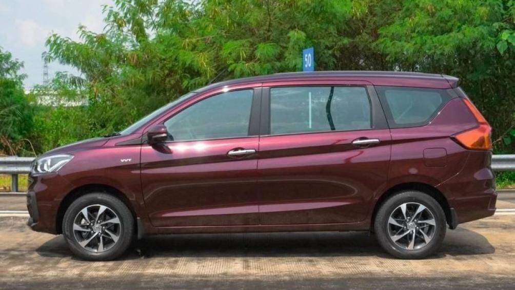 Tại Indonesia, Suzuki Ertiga Hybrid 2022 được trang bị bộ vành hợp kim với thiết kế 7 chấu
