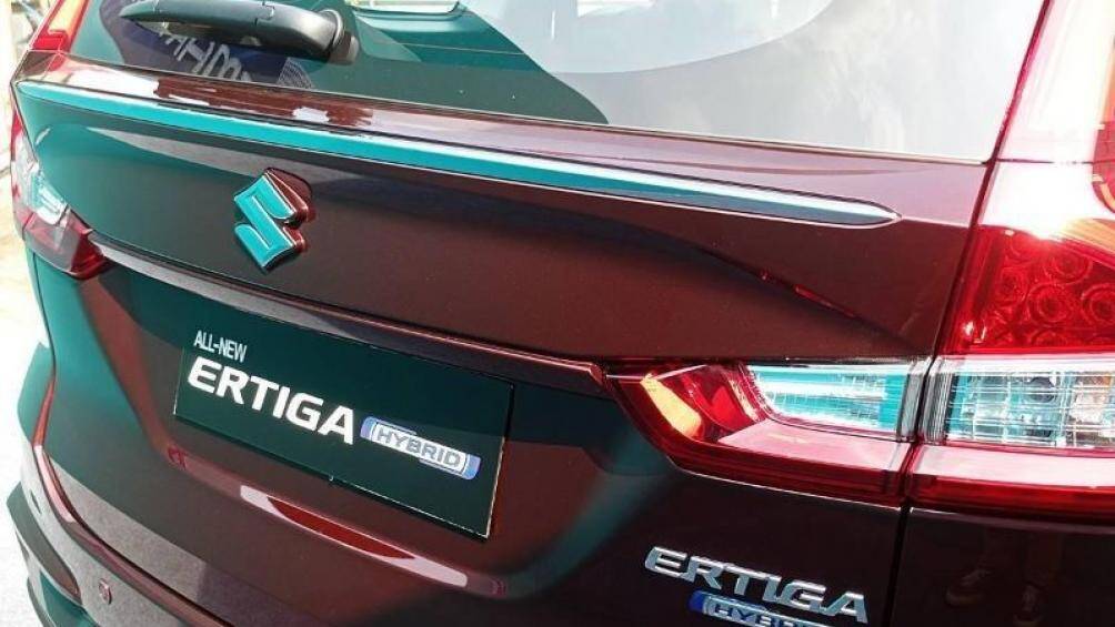 Kết hợp với đó là động cơ xăng 1.5L, 4 xi-lanh, công suất 105 mã lực và mô-men xoắn 138 Nm