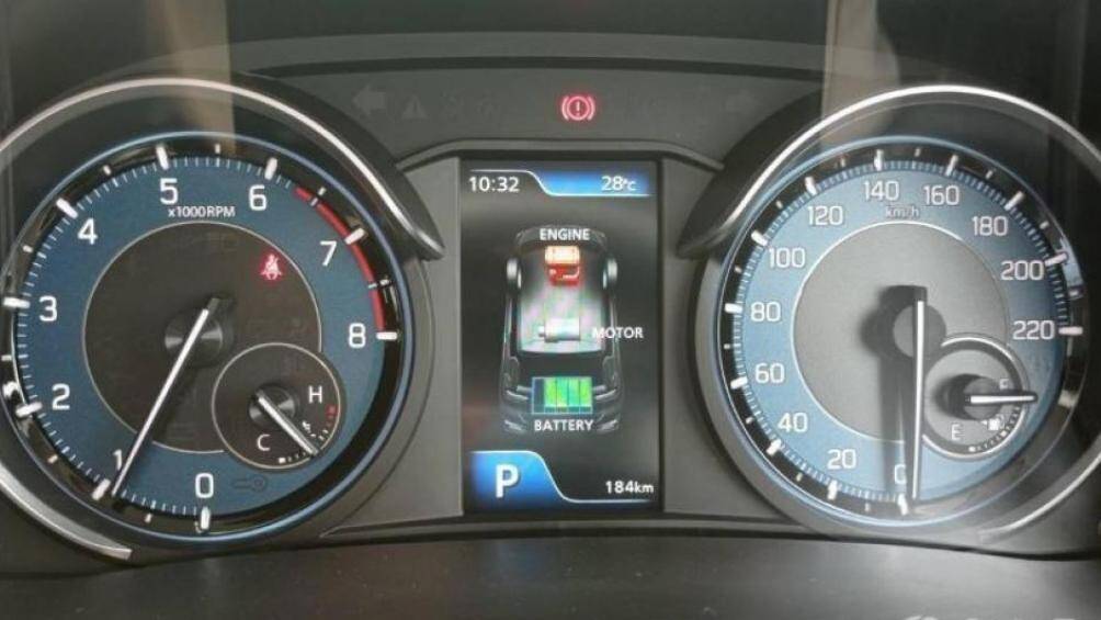 Màn hình giải trí 8inch kết nối Apple CarPlay và Android Auto. Cần số của Suzuki Ertiga bọc da, thiết kế kiểu dọc truyền thống