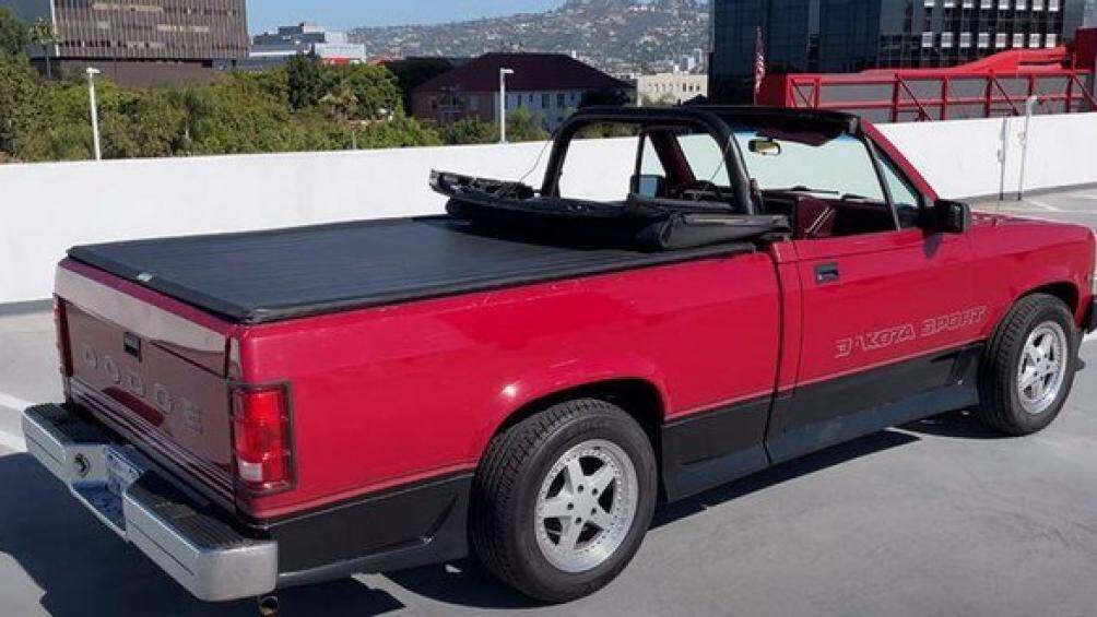 Dodge Dakota Convertible: Phiên bản kỳ lạ nhất của chiếc bán tải là Dakota Sport Convertible được bán từ năm 1986 đến năm 2011