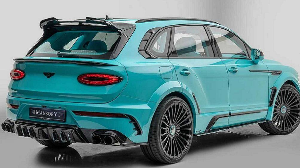 Xe được nâng cấp với gói độ thân rộng widebody cùng các phần vè ốp bánh lớn, cản trước được nâng cấp với loạt chi tiết carbon