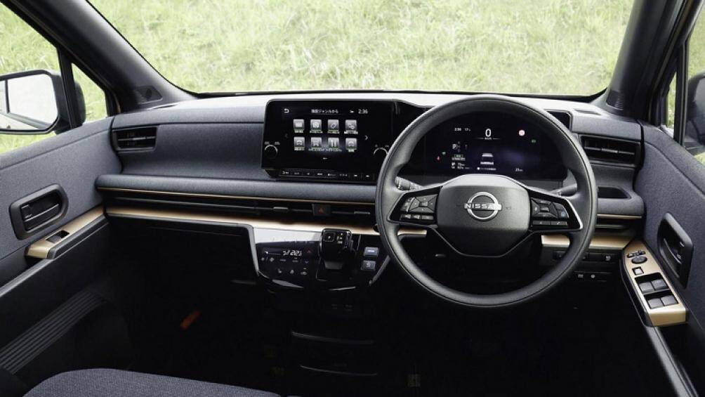 Thêm vào đó là những trang bị đáng chú ý như bảng đồng hồ kỹ thuật số 7 inch, màn hình thông tin giải trí 9 inch, hệ thống điều hòa đi kèm màn hình riêng, ghế bọc nỉ