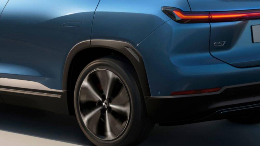 Nio ES7 còn an toàn với tổng cộng 33 cảm biến, bao gồm LiDAR phạm vi siêu dài, 7 camera độ phân giải cao 8MP, 4 camera nhạy sáng 3MP, 5 radar và 12 cảm biến siêu âm