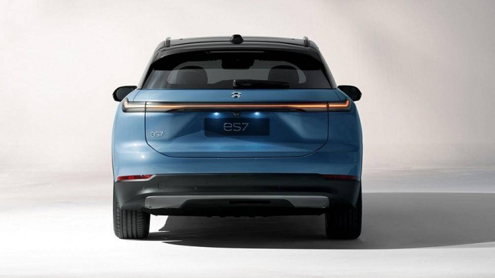 Con số tương ứng của phiên bản dùng pin 100 kWh là 526.000 Nhân dân tệ (1,841 tỷ đồng). Dự kiến, xe sẽ bắt đầu được giao cho khách hàng vào cuối tháng 8/2022