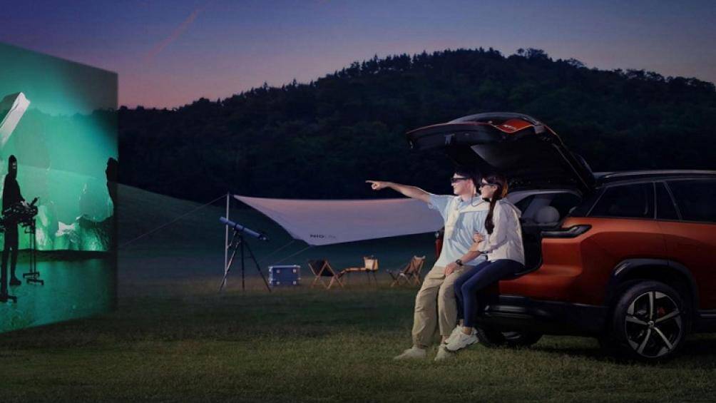 Điểm nhấn đáng chú ý nhất của nội thất chính là hệ thống PanoCinema, sử dụng kính thực tế ảo được thiết kế đặc biệt để chiếu màn hình 201 inch ở khoảng cách 6 m