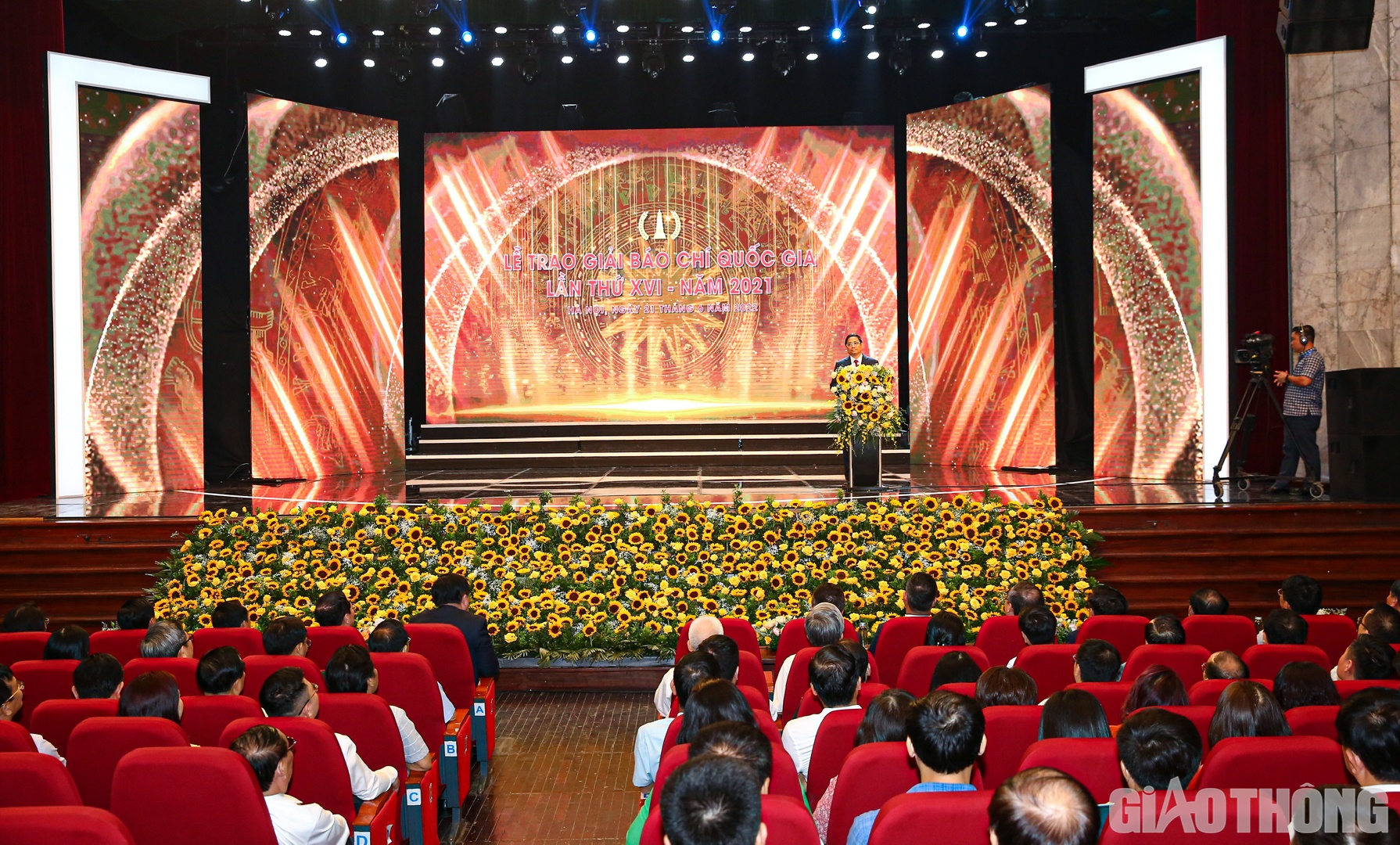 Tối 21/6, Lễ trao Giải Báo chí Quốc gia lần thứ XVI năm 2021 đã được tổ chức long trọng tại Cung văn hóa Lao động Hữu nghị Việt Xô.