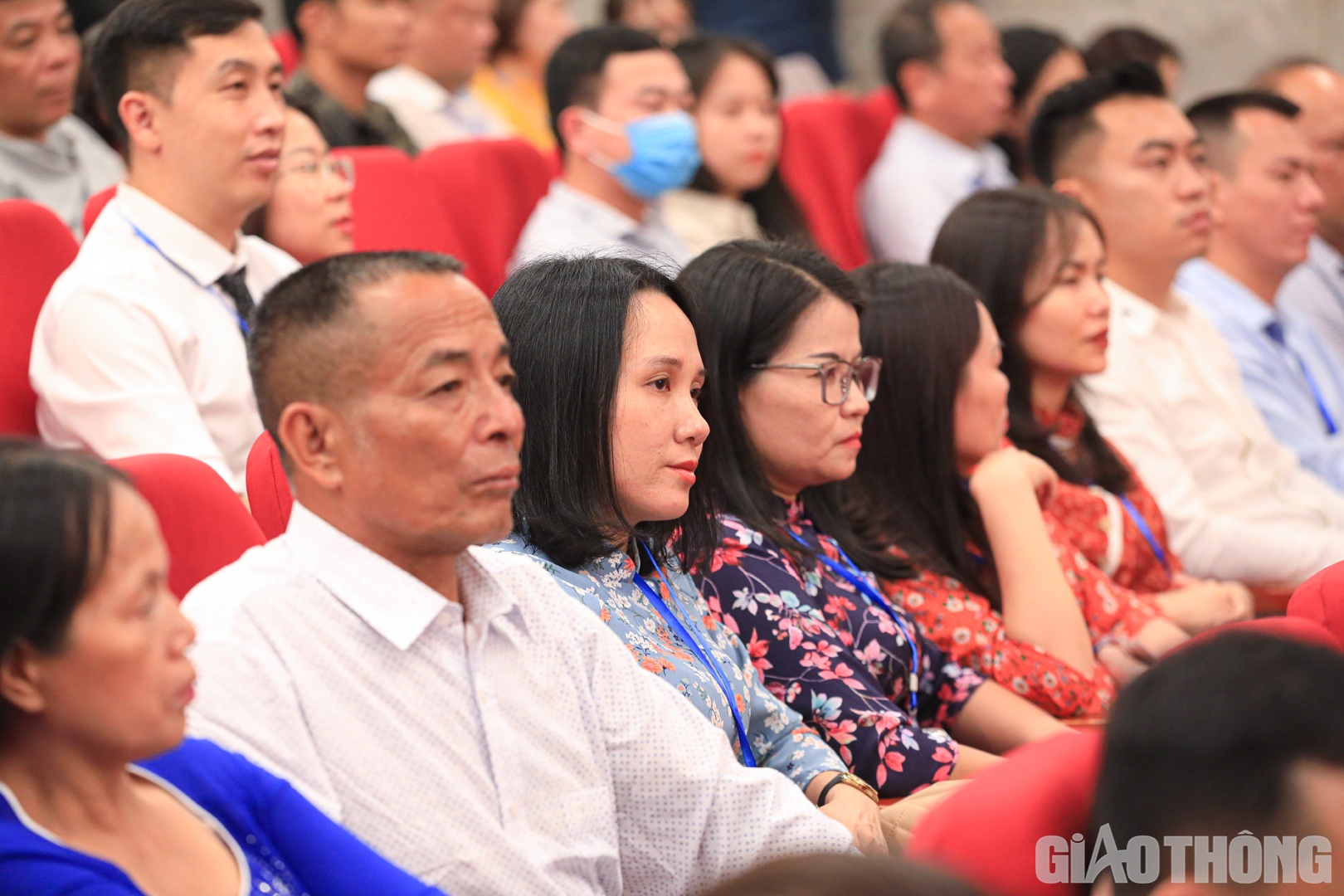 Trong số các tác giả đạt giải, có rất nhiều nhà báo nữ.