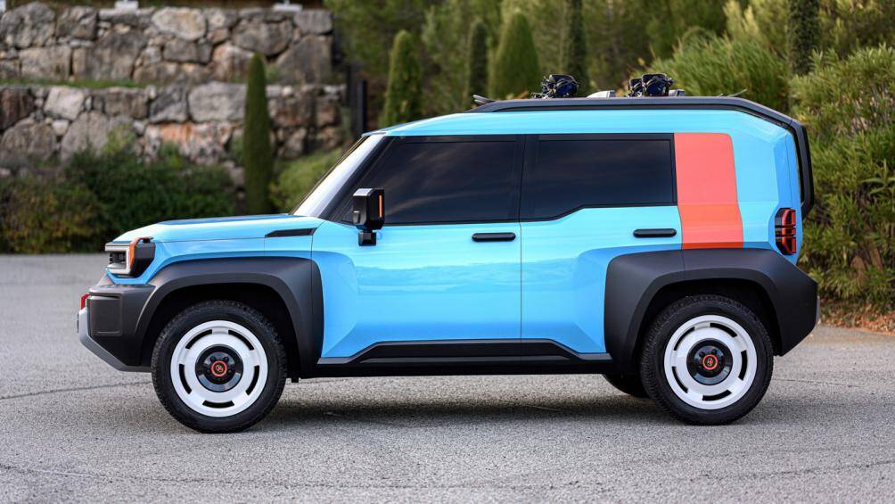 Các nhà thiết kế của Toyota đã lấy cảm hứng cho mẫu Concept này từ thế hệ đầu tiên của Land Cruiser cũng như một số mẫu xe địa hình khác