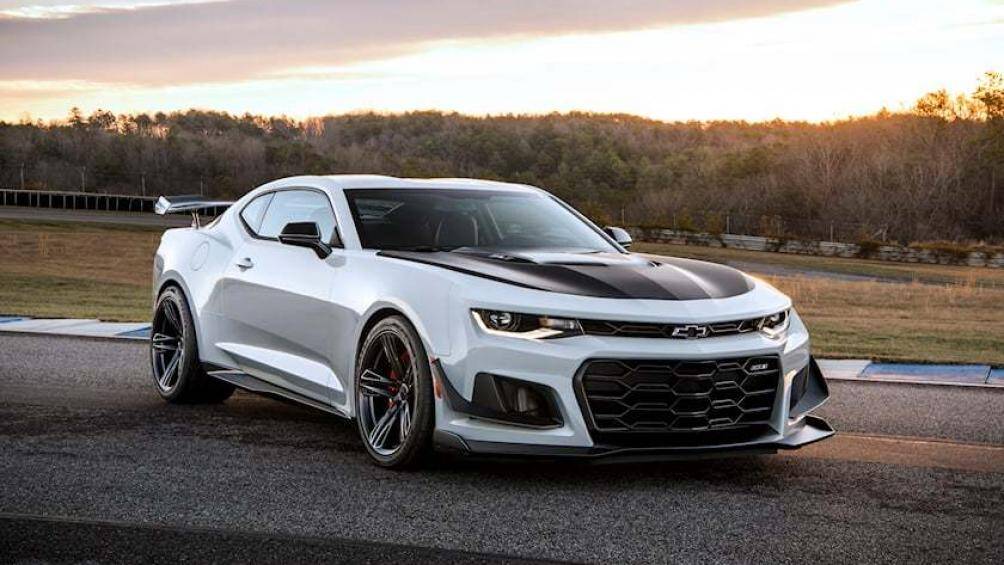 2. Chevrolet Camaro ZL1 (thời gian tăng tốc từ 0-96 km/h: 3,7 giây)