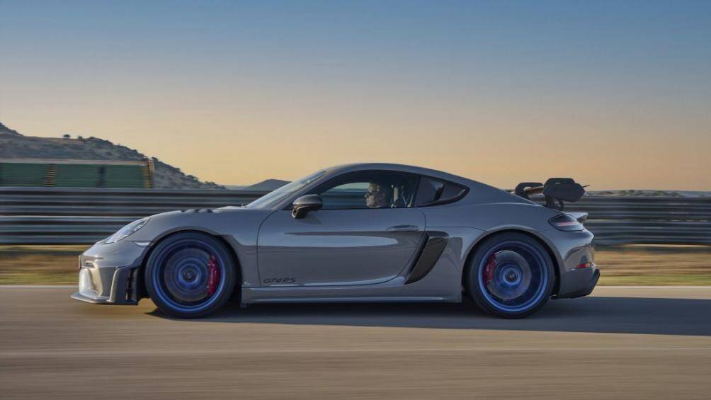 9. Porsche 718 Cayman GT4 (thời gian tăng tốc từ 0-96 km/h: 4,4 giây)
