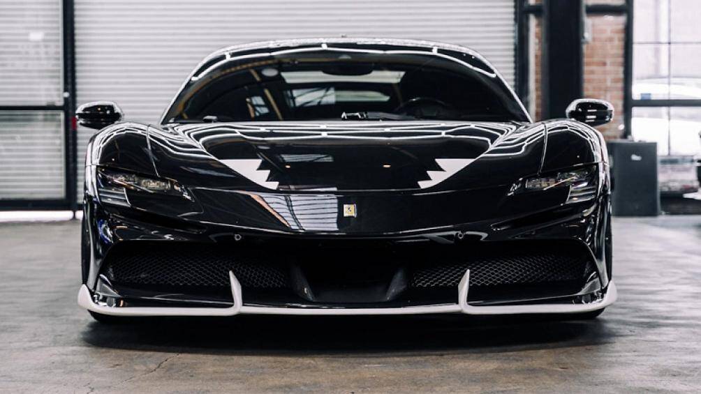 Ferrari SF90 Stradale là siêu xe plug-in hybrid đầu tiên của thương hiệu Ý được tùy chỉnh bodykit cực độc