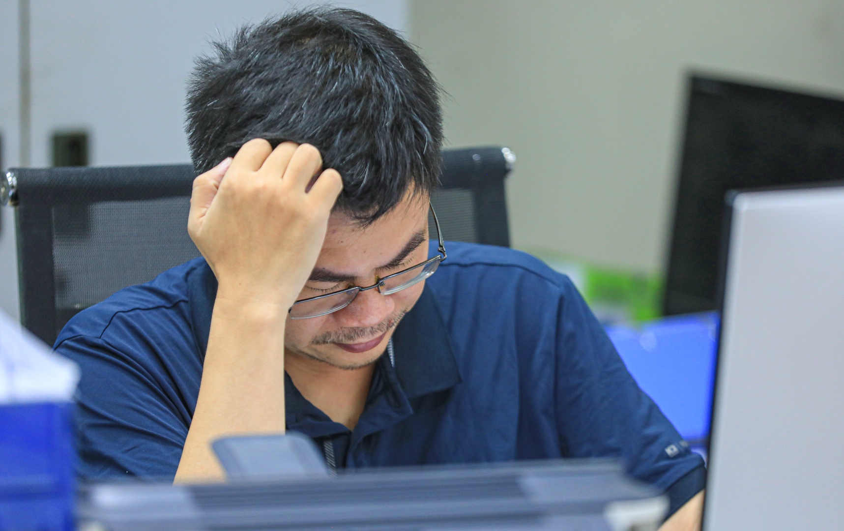 Làm việc không kể ngày, đêm, trên gương mặt các cán bộ tham gia công tác thẩm định dự án cao tốc Bắc - Nam giai đoạn 2 không tránh khỏi sự mỏi mệt, căng thẳng.