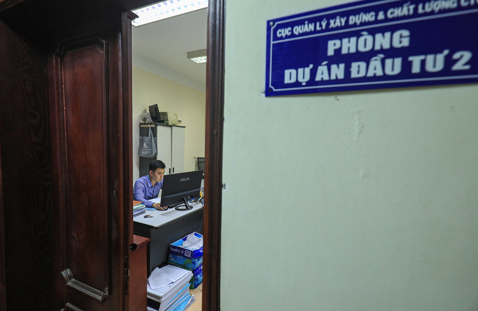 Đáng nói, với nhiệm vụ được giao, bên cạnh dự án cao tốc Bắc - Nam giai đoạn 2, Cục QLXD&CLCTGT cũng đang triển khai rất nhiều công việc. Ngoài công tác thẩm định còn là các nhiệm vụ: tổng hợp báo cáo, góp ý tiêu chuẩn, quy chuẩn, trả lời cử tri mỗi kỳ họp quốc hội, quản lý chất lượng các dự án đang triển khai; Đặc biệt là thực hiện các thủ tục trình phê duyệt 67 dự án nhóm B, C đầu tư trong giai đoạn 2021 - 2025.