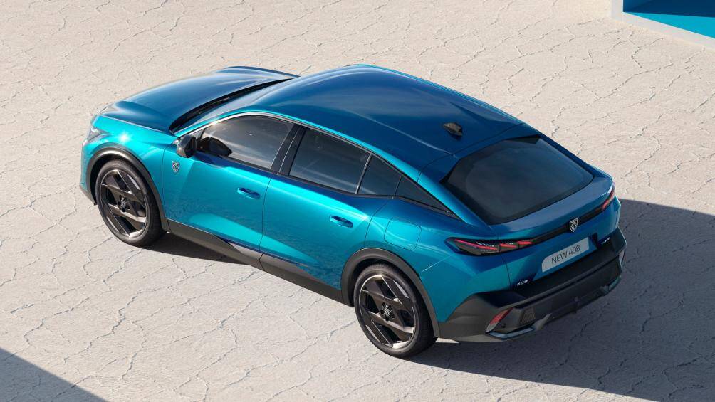 Peugeot 408 2023 gây ấn tượng với mặt trước táo bạo hơn, thiết kế cửa sổ khác biệt ở cửa sau, đường viền mái dốc về phía sau