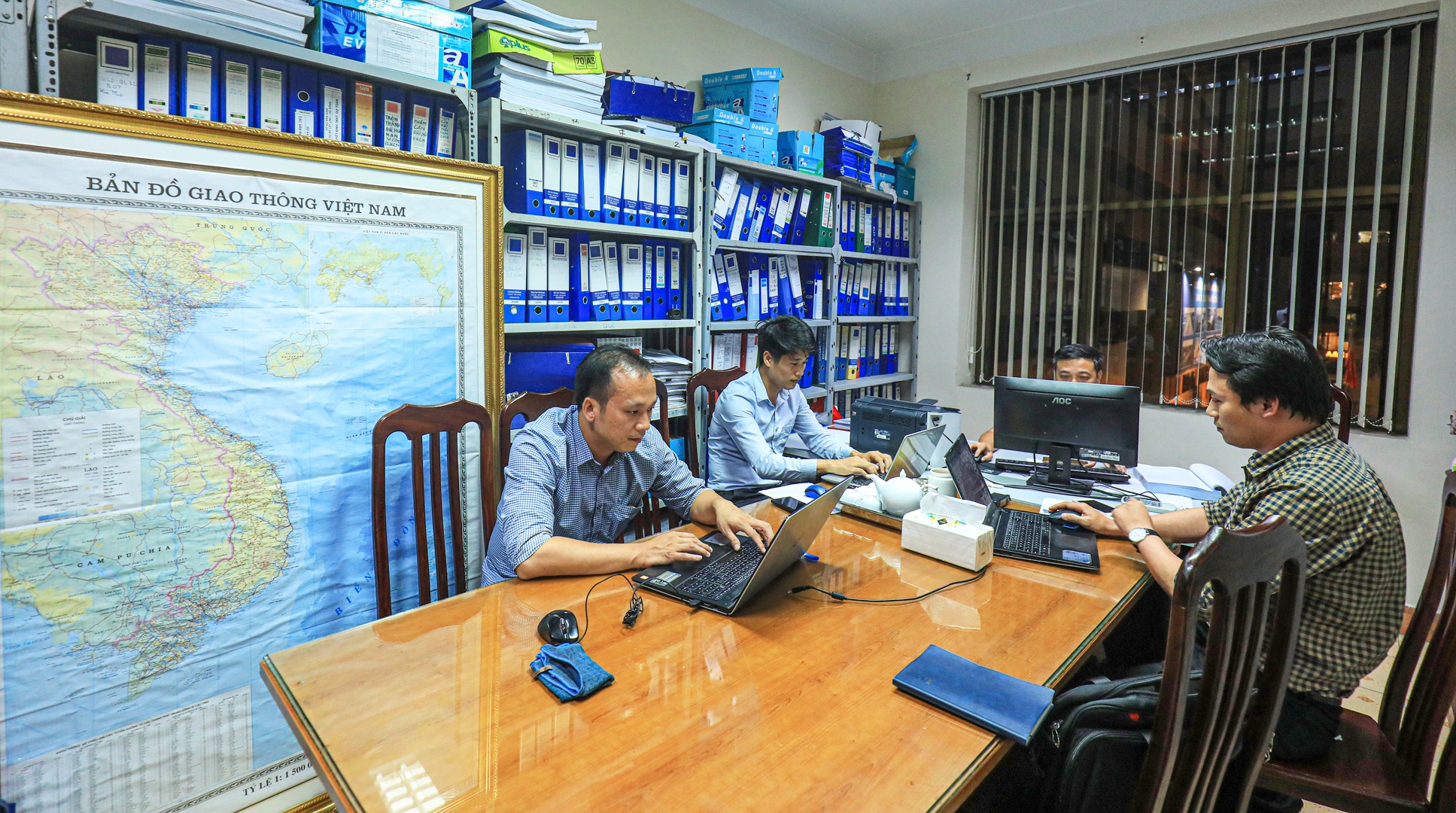 Cũng theo đại diện Cục QLXD&CLCTGT, nhằm đáp ứng tiến độ trình phê duyệt các dự án thành phần cao tốc Bắc - Nam trước ngày 30/6, hiện tại, 100% cán bộ, chuyên viên phòng chuyên môn về xây dựng (2 phòng quản lý dự án đầu tư, 3 phòng quản lý xây dựng và một chi cục) được huy động để tham gia công tác thẩm định.