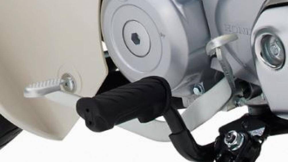 Xe cũng được trang bị phun xăng điện tử PGM-FI nên khá tiết kiệm nhiên liệu. Theo công bố của hãng, mức tiêu hao nhiên liệu là 71,4 km/lít xăng