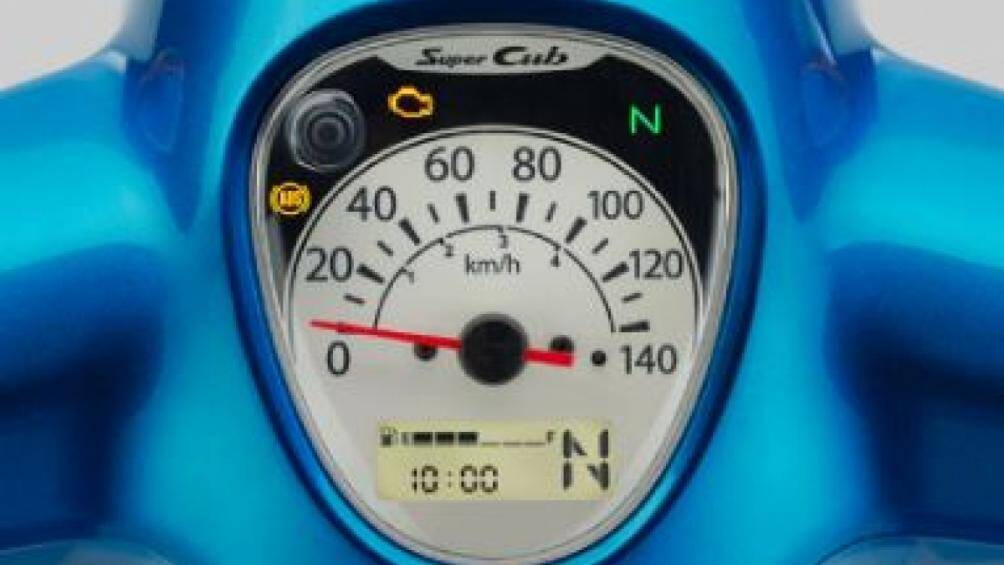 Bên cạnh đó, cụm đồng hồ đã được chỉnh sửa lại để người sử dụng dễ nhìn hơn