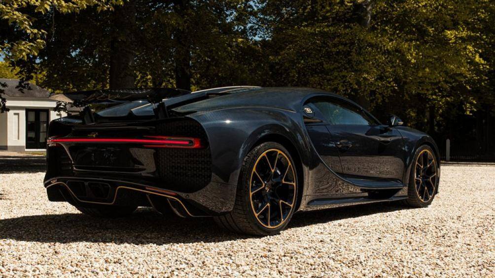 Một chiếc Chiron L'Ébé và Chiron L'Ébé Sport đã được giao, trong khi chiếc Chiron L'Ébé Sport thứ hai sẽ được giao vào cuối tháng này