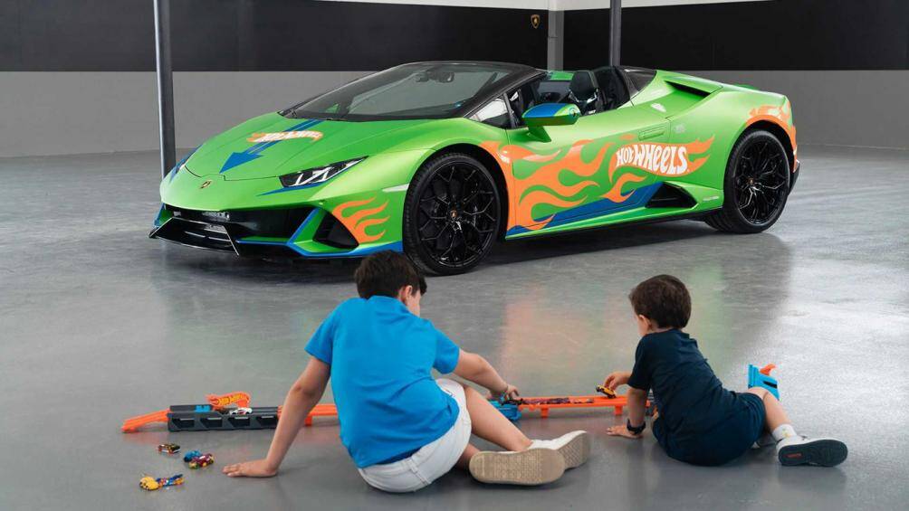 Siêu xe Huracan EVO Spyder nằm trong dự án Supertoys for Superkids, nhằm khuyến khích trẻ em tham gia tìm hiểu về ngành công nghiệp ô tô
