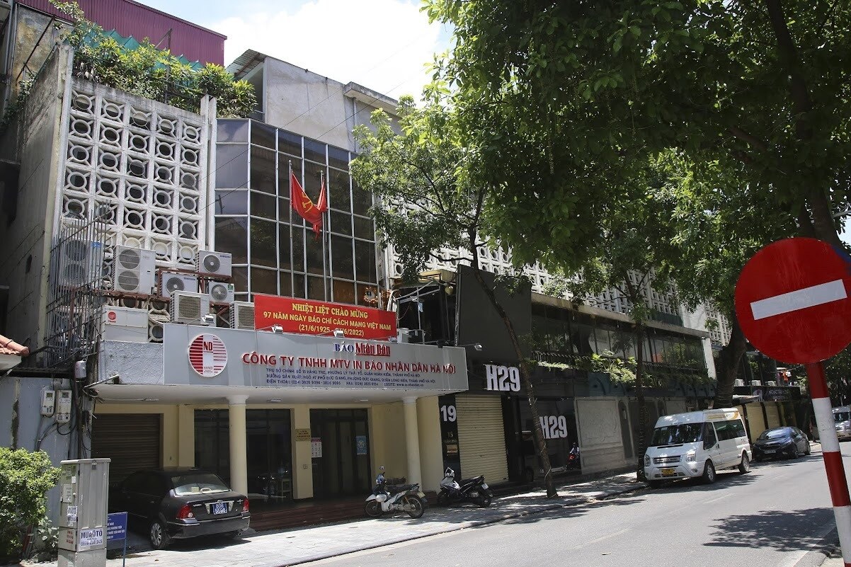 Quận Hoàn Kiếm có 3 cơ sở nằm trong diện phải di dời, một trong số đó là Công ty In báo Nhân dân, địa chỉ tại 15 Hàng Tre, diện tích hơn 1.500m2