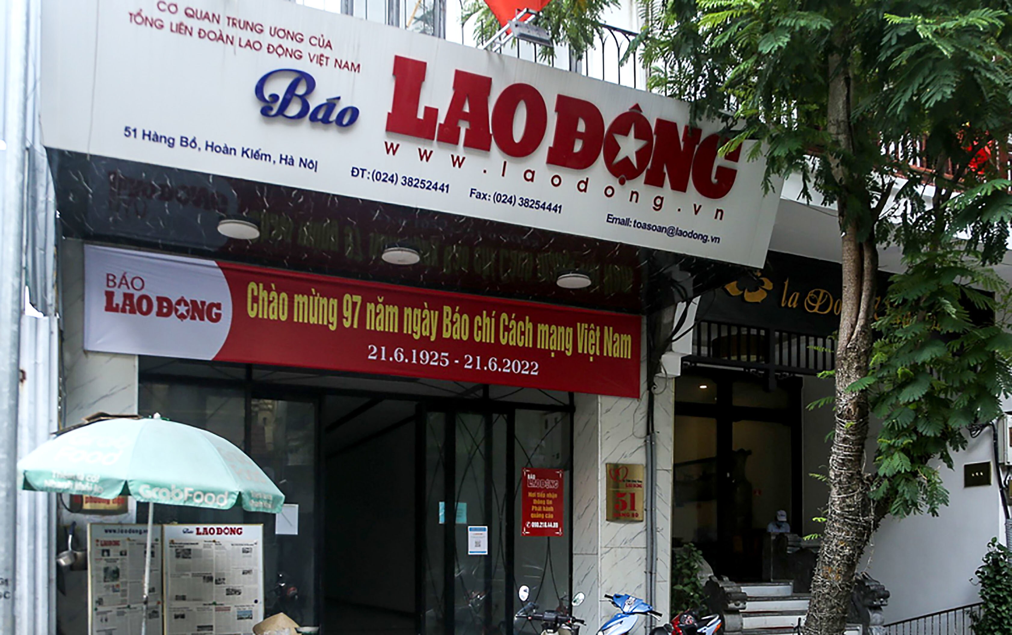 Cơ sở thứ 3 tại quận Hoàn Kiếm là trụ sở cũ của Báo Lao Động tại địa chỉ 51 Hàng Bồ (Hoàn Kiếm, Hà Nội). Diện tích khu đất khoảng 359m2.