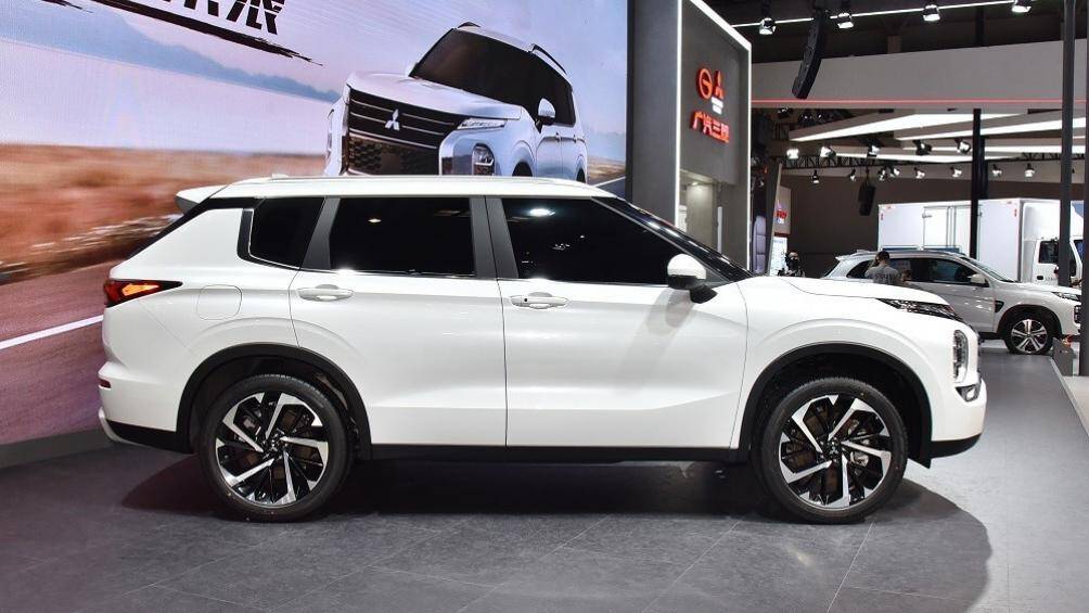 Tại thị trường sát cạnh Việt Nam, Mitsubishi Outlander 2022 được trang bị động cơ xăng 4 xi-lanh, tăng áp, dung tích 1.5L
