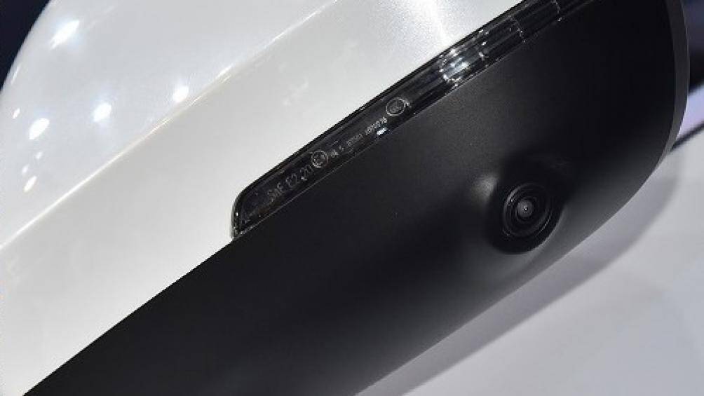 Bên cạnh đó là những trang bị đáng chú ý như vô lăng 4 chấu, bảng đồng hồ kỹ thuật số với màn hình 12,3 inch, màn hình thông tin giải trí 9 inch