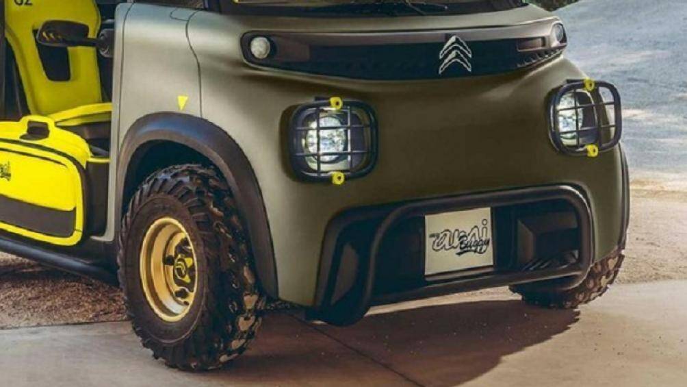 My Ami Buggy có phần thân màu xanh đậm với một vài điểm nhấn màu vàng sáng cùng bộ vành màu đồng