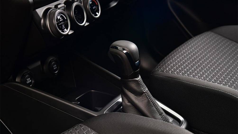 Bên cạnh đó là những trang bị an toàn như hệ thống kiểm soát hành trình, kiểm soát lực kéo, hỗ trợ khởi hành ngang dốc, hệ thống chống bó cứng phanh ABS...