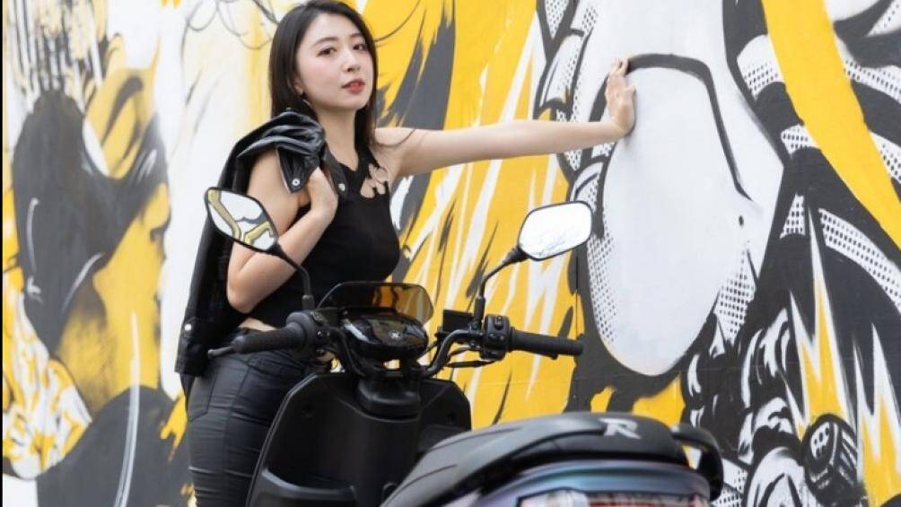 Vẻ đẹp thu hút mọi ánh nhìn và làm nổi bật vẻ nữ tính của chiếc xe