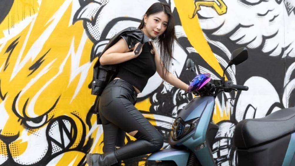 Về mặt thiết kế, do hướng đến khách hàng nữ trẻ nên eReady Fun có ngoại hình khá đáng yêu với nhiều đường nét bo tròn và mềm mại