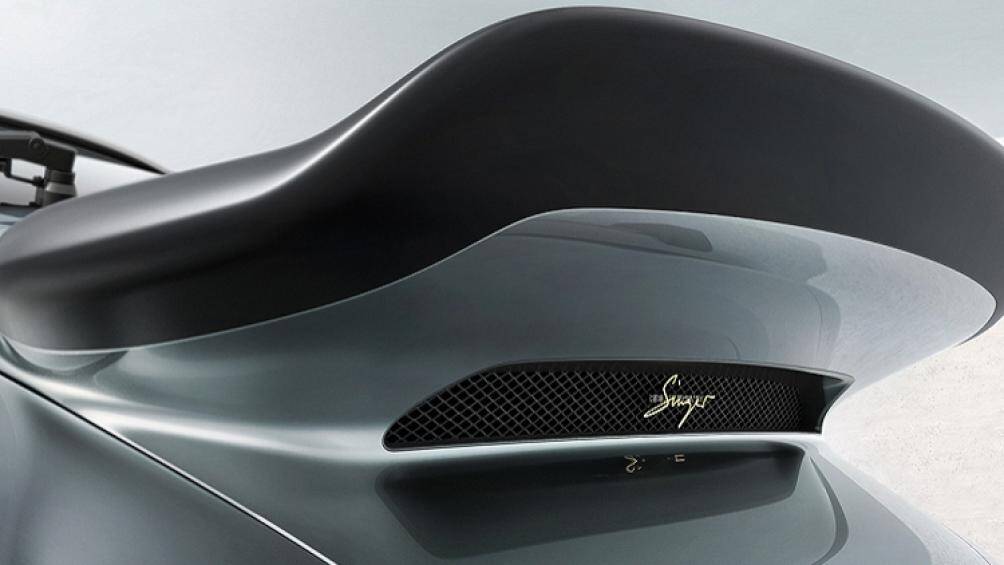 Thêm vào đó là hệ thống phanh dành riêng cho phiên bản Turbo với công suất nâng cao, trang bị thêm tính năng ABS và kiểm soát độ bám đường